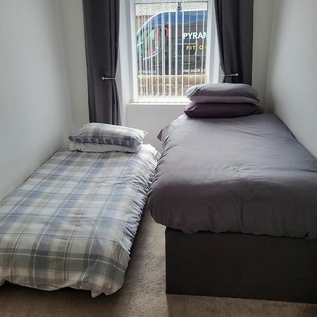 Central 2-Bedroom Bunglow With Double Sofa Bed كارنوستي المظهر الخارجي الصورة