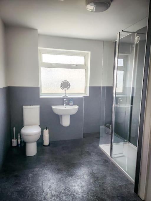 Central 2-Bedroom Bunglow With Double Sofa Bed كارنوستي المظهر الخارجي الصورة