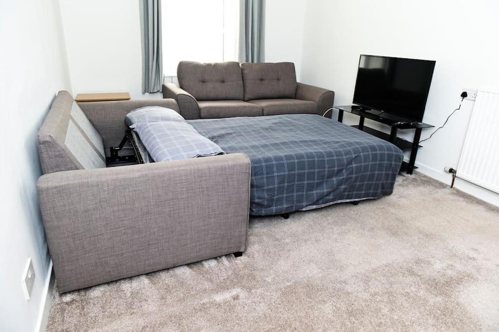 Central 2-Bedroom Bunglow With Double Sofa Bed كارنوستي المظهر الخارجي الصورة